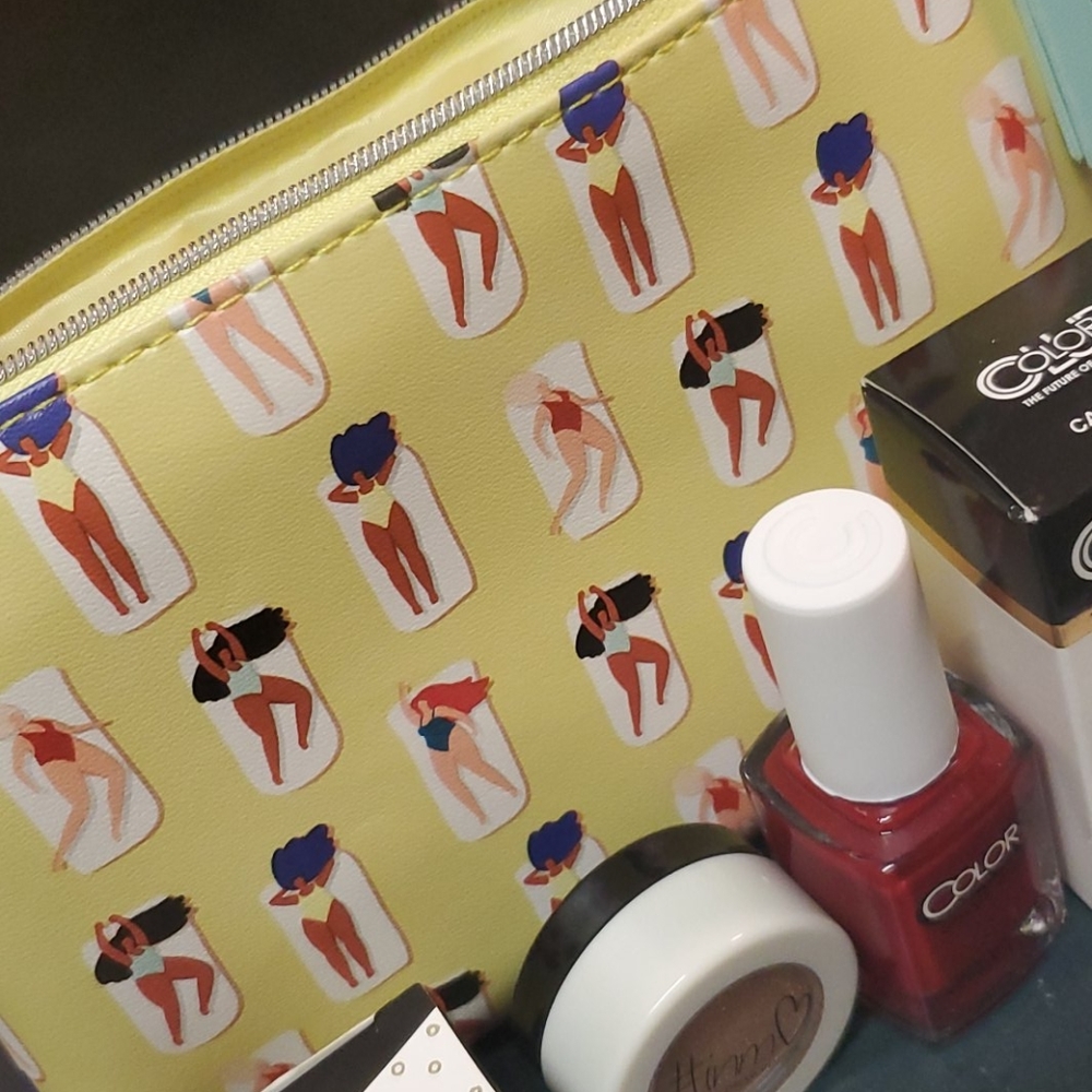 ๐3/$15๐Make-up Bundle - Picture 4 of 6